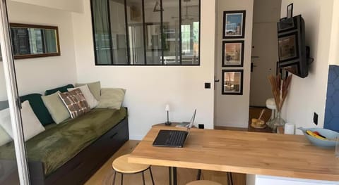 Elégant Appartement 2pièces PiscineVue mer parking Apartment in Antibes