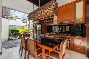 Room in 3-bedroom Canggu Villa Villa in North Kuta