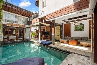 Room in 3-bedroom Canggu Villa Villa in North Kuta