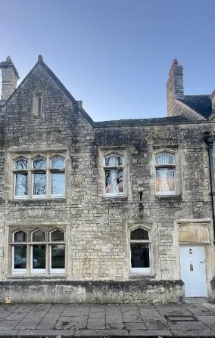 Church Green, newly refurbished, modern town centre 5 bed house Vacation rental in West Oxfordshire District