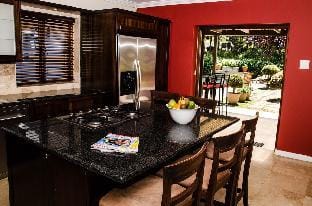 Lavinia Lifestyle - CASA ROSSA Vacation rental in Cape Town