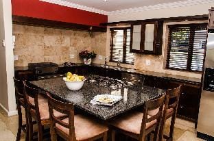 Lavinia Lifestyle - CASA ROSSA Vacation rental in Cape Town