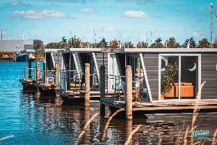 Houseboat op het water Vacation rental in North Brabant (province)