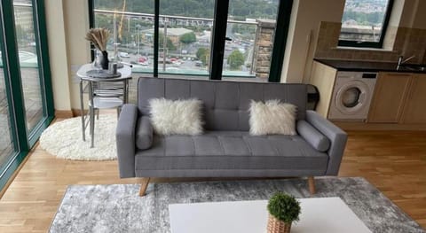 2 bedrooms, 2 bathrooms Stunning Penthouse view Apartment in Bradford