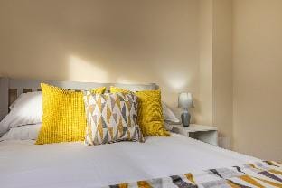 Two Bed Home, Private Garden Parking Long Stays Vacation rental in Nottingham