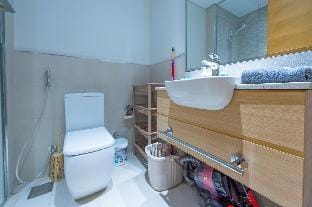 Cozy Studio Apt in front of Metro Stn - Aura Azizi Apartment in Dubai