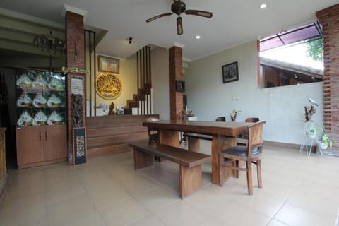 Capital O 94011 Binhari Guest House Hotel in Abiansemal