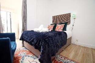 5 min walk to City, Parking, Breakfast, fast wifi Apartment in Cardiff