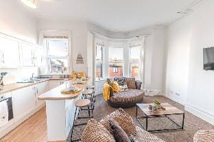 Spacious 3-Bed Flat Sleeps 6 with Free Wifi Vacation rental in Barrow-in-Furness