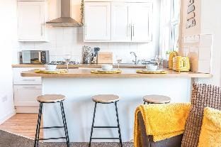 Spacious 3-Bed Flat Sleeps 6 with Free Wifi Vacation rental in Barrow-in-Furness