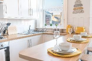 Spacious 3-Bed Flat Sleeps 6 with Free Wifi Vacation rental in Barrow-in-Furness