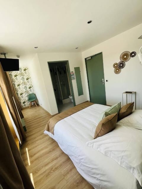 L’hémisphère Hôtel Hotel in Calais