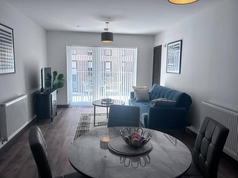 The Sunrise Den-Lovely 2 bedroom apartmentParking Apartment in Harlow