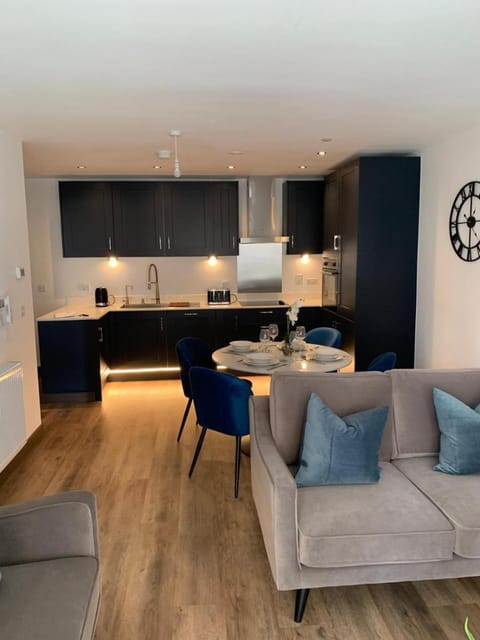 The Sunrise Den-Lovely 2 bedroom apartmentParking Apartment in Harlow