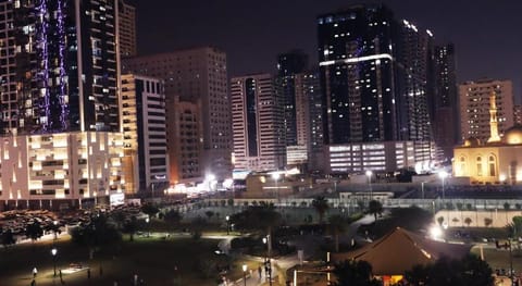 FleXmo Homes Bed and Breakfast in Al Sharjah