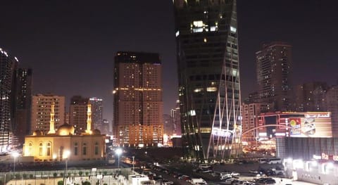 FleXmo Homes Bed and Breakfast in Al Sharjah