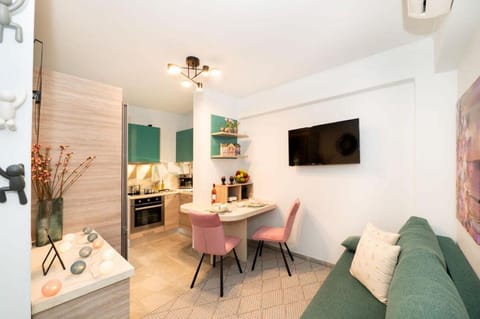 Urban Bloom Oasis - Mini Zen Maison Apartment in Messenia