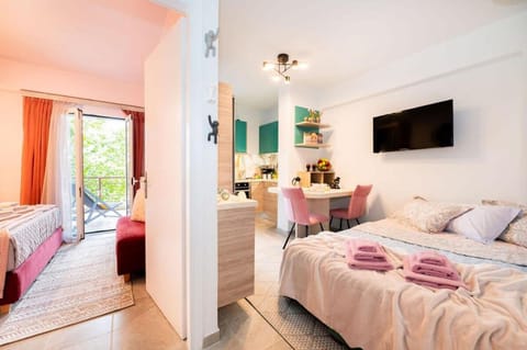 Urban Bloom Oasis - Mini Zen Maison Apartment in Messenia