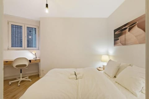 Cozy Apt Near Central & Parking Apartment in Antwerp