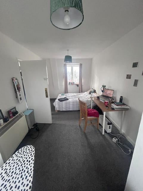 Cathedrial View Apt | Sleeps 11 | Parking   Apartment in Winchester