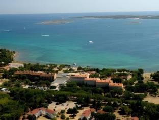 Ai Pini Resort Hotel in Premantura