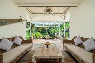 Beachside Villa Kelecung with Beach View Vacation rental in East Selemadeg