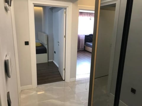 Karşıyaka / Şemikler'de kiralık oda. Apartment in Izmir