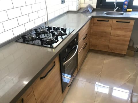 Karşıyaka / Şemikler'de kiralık oda. Apartment in Izmir