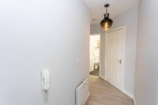 Lovely one-bedroom serviced apartment in Eccles Apartment in Stretford