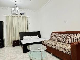 Superb room Wifi+many amenities Vacation rental in Al Sharjah