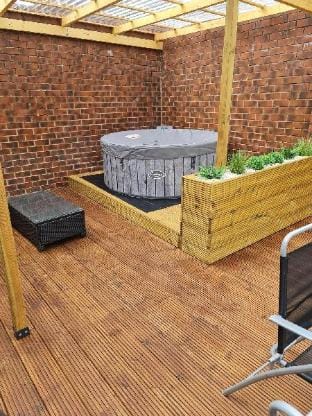 Spacious Retreat House with Hot Tub & Free Wi-Fi Vacation rental in Sheffield