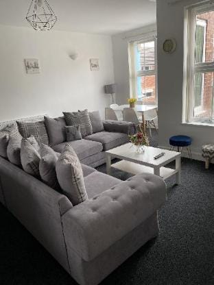 Spacious Retreat House with Hot Tub & Free Wi-Fi Vacation rental in Sheffield