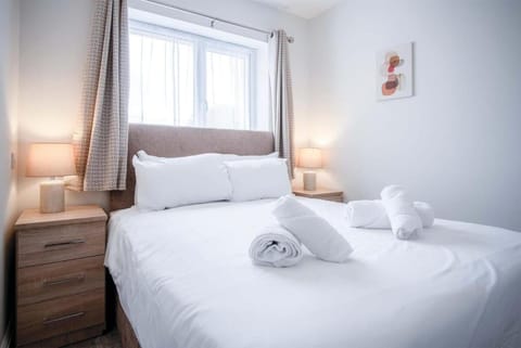 Fleet Street - 2 Bedroom Holiday Home - Swansea Vacation rental in Swansea