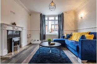 Three Bed Charming House, Parking Garden Long Stay Villa in Mansfield