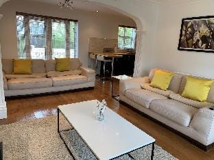 Cosy 3 bedroom home with parking in Middlesbrough Vacation rental in Middlesbrough