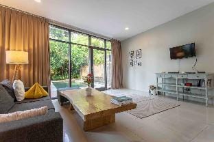 2BR DELUXE STUDIO+private pool in 75 from surfspot Apartment in West Selemadeg