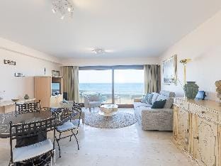 Spacious apartment with direct sea view Apartment in Middelkerke