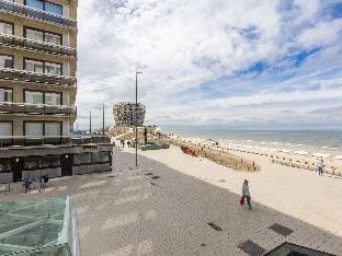 Corner apartment with phenomenal sea view Apartment in Middelkerke