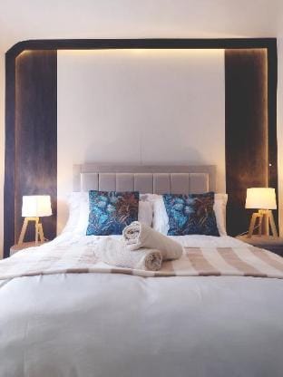 "Green House" is eco-friendly with parking garden. Vacation rental in Hull