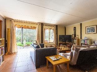 Experience Nature at Brenton on Sea with breakers dolphins and whales Apartment in Knysna