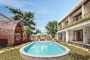 Charming Suite with Direct Pool Access at Uluwatu Vacation rental in Kuta Selatan