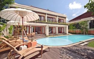 The Balcony Modern Suite with Pool View at Uluwatu Vacation rental in Kuta Selatan