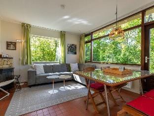 Bungalow near Dutch Beach with Garden Vacation rental in Oostkapelle