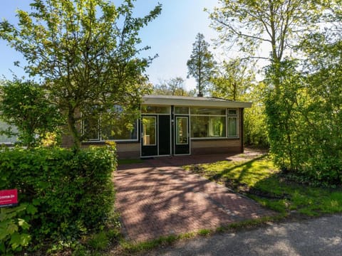 Bungalow near Dutch Beach with Garden Vacation rental in Oostkapelle