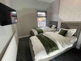 Lovely 4-bed Victorian  House Vacation rental in Stoke-on-Trent