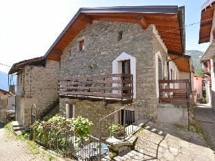 Casa Antica1801 Comfortable holiday residence Vacation rental in Dongo