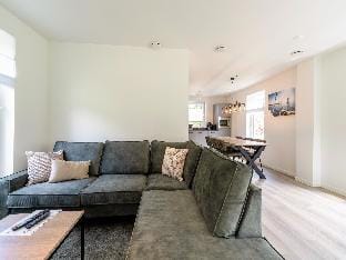 Waterside Retreat Sauna, Garden and Fishing Jetty Vacation rental in South Holland (province)