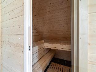 Waterside Retreat Sauna, Garden and Fishing Jetty Vacation rental in South Holland (province)