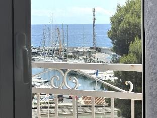 Apartment with sea view and air conditioning Apartment in Liguria