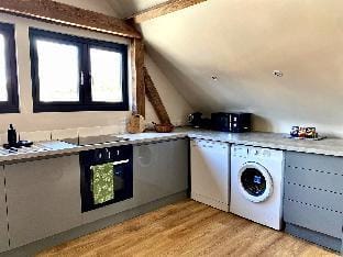 Hampshire Barn | Lake Garden| Fire Pit Vacation rental in Test Valley District